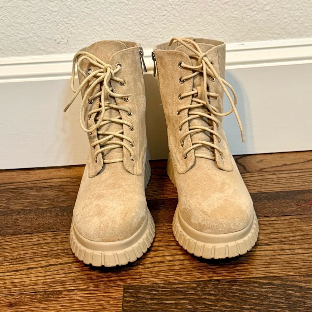 Beige Suede Lace Up Chunky Combat Boots- Size 8.5 - Picture 2 of 7
